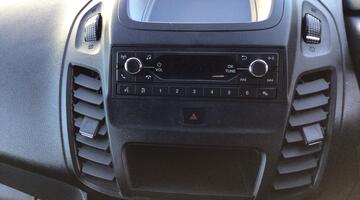 2021 Ford 200 EcoBlue Leader L1 Euro 6 5-door (White) - Image: 7