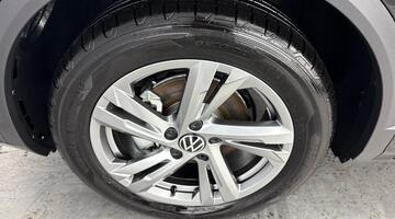 2025 Volkswagen TSI R-Line DSG Euro 6 5-door (Black) - Image: 35