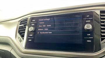 2018 Volkswagen 1.0 TSI Design Euro 6 5-door (Red) - Image: 16