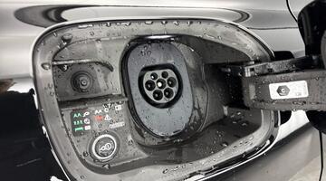 2025 Audi SQ6 SUV Edition 1 e-tron 360,00 kW (Black) - Image: 30