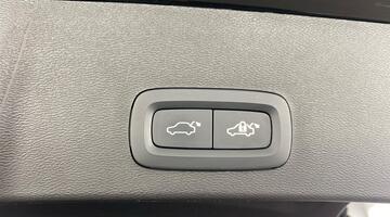 2023 Volvo 2.0 B3 MHEV Plus DCT Auto Euro 6 5-door (Black) - Image: 17