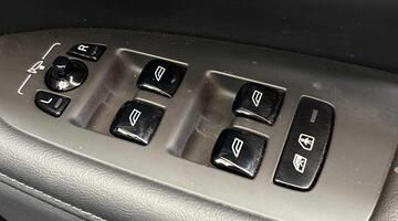 2025 Volvo 2.0h T6 18.8kWh Plus Auto Euro 6 5-door (Blue) - Image: 24