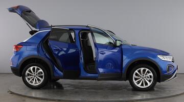 2025 Volkswagen TSI Match DSG Euro 6 5-door (Blue) - Image: 10