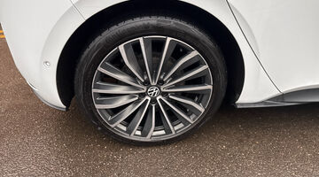 2022 Volkswagen Pro Performance 58kWh Family Auto 5-door (Multicolour) - Image: 20