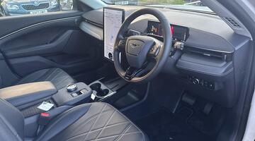 2026 Ford Standard Range 72kWh Select 5-door (White) - Image: 6