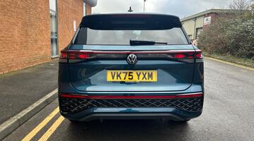 2025 Volkswagen TSI eHybrid 19.7kWh R-Line Edition DSG Euro 6 5-door (Blue) - Image: 21