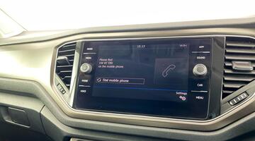 2018 Volkswagen 1.0 TSI Design Euro 6 5-door (Red) - Image: 13