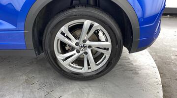2025 Volkswagen TSI R-Line DSG 2WD Euro 6 2-door (Blue) - Image: 32