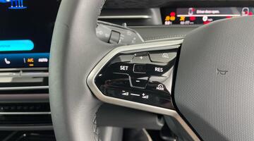 2025 Volkswagen Pro 77kWh Match Tourer Auto 5-door (White) - Image: 1