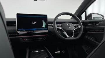 2025 Volkswagen Pro 77kWh Match Tourer Auto 5-door (White) - Image: 1