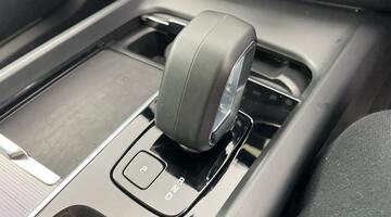 2024 Volvo 2.0 B5 MHEV Plus Auto Euro 6 5-door (Black) - Image: 27