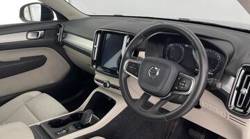 2020 Volvo 2.0 T4 Momentum Pro Auto Euro 6 5-door (Black) - Image: 6