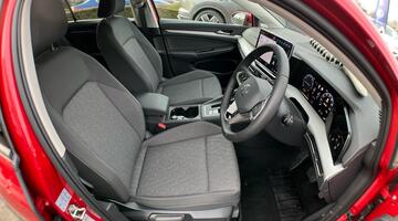 2025 Volkswagen ETSI MHEV Match DSG Euro 6 5-door (Red) - Image: 45