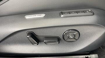 2025 Volkswagen 2.0 TSI R-Line DSG Euro 6 5-door (Black) - Image: 23