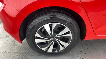 2021 Volkswagen 1.0 EVO Match Euro 6 5-door (Red) - Image: 17