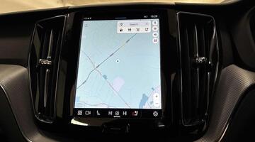 2025 Volvo 2.0 B5 MHEV Plus Auto Euro 6 5-door (White) - Image: 35