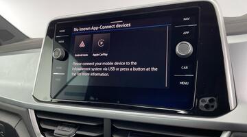 2025 Volkswagen 1.0 TSI Style Euro 6 5-door (Multicolour) - Image: 13