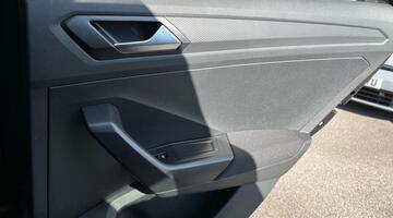 2025 Volkswagen TSI Match DSG Euro 6 5-door (Black) - Image: 44