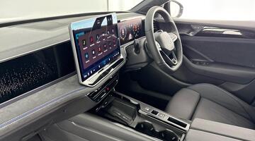 2025 Volkswagen ETSI MHEV R-Line DSG Euro 6 5-door (Multicolour) - Image: 2