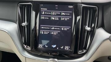 2017 Volvo 2.0 D4 Momentum Auto Euro 6 5-door (Black) - Image: 7