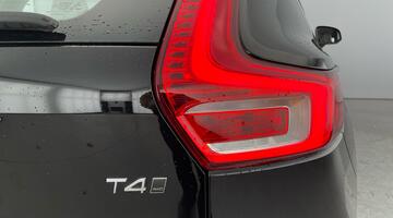 2020 Volvo 2.0 T4 Momentum Pro Auto Euro 6 5-door (Black) - Image: 33