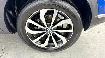 2023 Volkswagen 2.0 TDI Style DSG Euro 6 5-door (Blue) - Image: 32