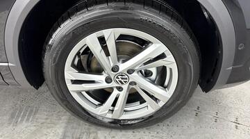 2025 Volkswagen TSI R-Line DSG Euro 6 5-door (Black) - Image: 5