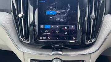 2025 Volvo 2.0 B5 MHEV Plus Auto Euro 6 5-door (Black) - Image: 67