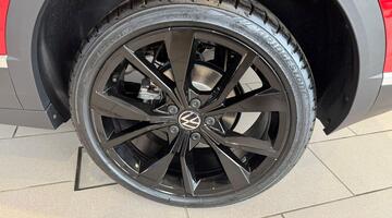 2025 Volkswagen TSI Style DSG Euro 6 5-door (Red) - Image: 13