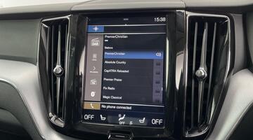 2019 Volvo 2.0 T4 Edition Auto Euro 6 5-door (Red) - Image: 31