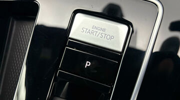 2025 Volkswagen 2.0 TSI R DSG 4Motion Euro 6 5-door (Black) - Image: 22