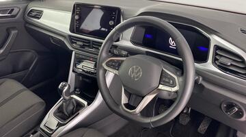 2023 Volkswagen TSI Life Euro 6 5-door (Red) - Image: 6