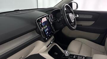 2025 Volvo 2.0 B4 MHEV Ultra Bright DCT Auto Euro 6 5-door (Black) - Image: 2