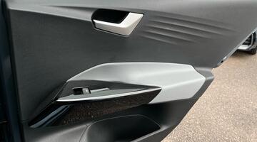 2020 Volkswagen Pro Performance 58kWh Family Auto 5-door (Blue) - Image: 40