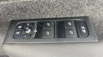 2025 Volvo 2.0 B4 MHEV Ultra Dark DCT Auto Euro 6 5-door (Grey) - Image: 19