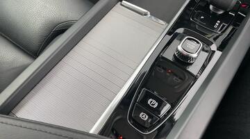 2024 Volvo 2.0 B5 MHEV Plus Auto Euro 6 5-door (Black) - Image: 25