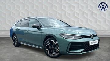 2025 Volkswagen TSI eHybrid 19.7kWh R-Line DSG Euro 6 5-door (Green) - Image: 1