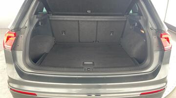 2017 Volkswagen 2.0 TSI R-Line DSG 4Motion Euro 6 5-door (Grey) - Image: 36