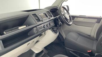 2019 Volkswagen 2.0 TDI T30 BlueMotion Tech Trendline Kombi FWD SWB Euro 6 5-door (White) - Image: 2