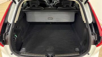 2025 Volvo 2.0 B5 MHEV Plus Auto Euro 6 5-door (White) - Image: 14