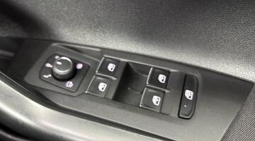 2025 Volkswagen 1.0 TSI R-Line DSG Euro 6 5-door (White) - Image: 20