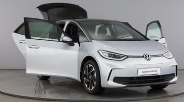 2025 Volkswagen Pro 59kWh Auto 5-door (Silver) - Image: 9