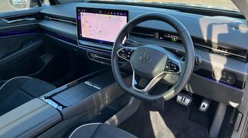 2025 Volkswagen Pro 77kWh Match Plus Fastback Auto 5-door (Black) - Image: 6