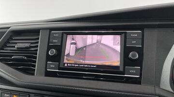 2025 Volkswagen 2.0 TDI T28 Highline FWD SWB Euro 6 5-door (White) - Image: 16