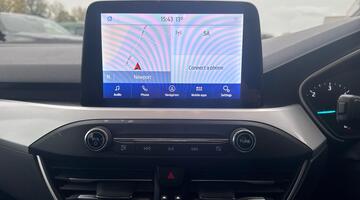 2020 Ford EcoBlue Zetec Euro 6 5-door (Red) - Image: 21