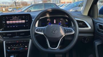 2025 Volkswagen TSI Match DSG Euro 6 5-door (Blue) - Image: 11