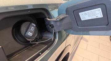 2026 Volkswagen R-Line 1.5 TSI eHybrid 204 PS 6-Speed DSG 5-door (Green) - Image: 12