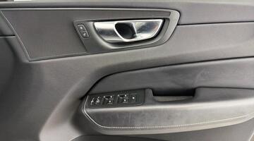 2019 Volvo 2.0 D4 R-Design Auto Euro 6 5-door (Black) - Image: 16