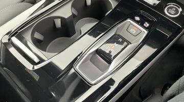 2025 Audi 100kWh S line Auto quattro 5-door (Black) - Image: 25