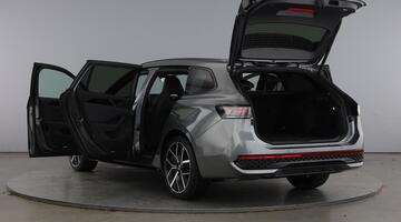 2025 Volkswagen ETSI MHEV R-Line DSG Euro 6 5-door (Multicolour) - Image: 11